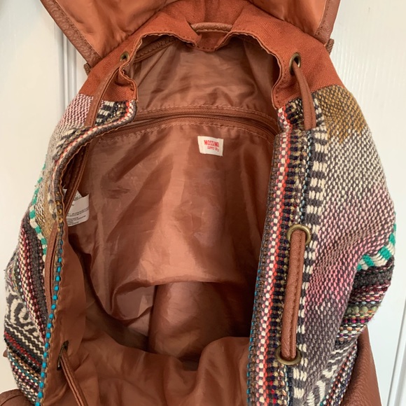 Backpack - Picture 5 of 6